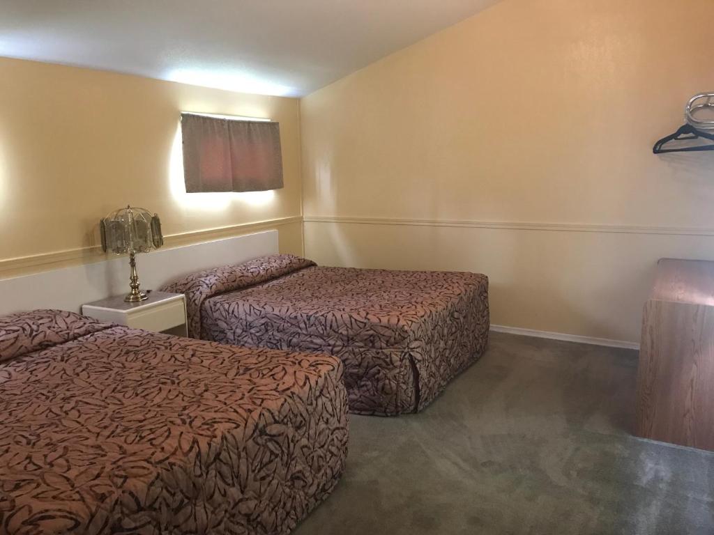 Sunset Motel room 3