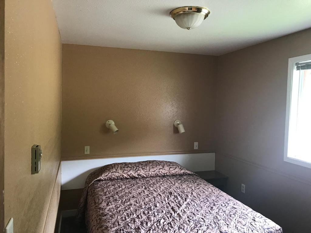 Sunset Motel room 5